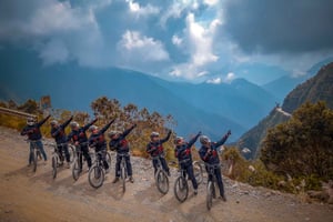 From La Paz: 3-Day Biking Tour Death Road & Uyuni Salt Flats