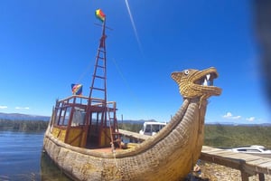 Da La Paz: Tihuanacu & Lago Titicaca in un giorno con pranzo