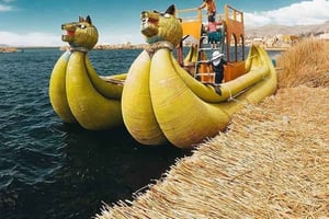 Von Puno: Uros-Inseln und Taquile mit dem Schnellboot und Mittagessen