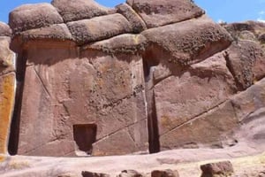 Puno: Excursión de un día a Chucuito, Aramu Muru y Juli