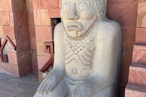 Tiwanaku; Excursiones a las Ruinas Preincaicas desde La Paz