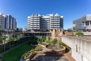 2h Walking tour of the 'Ugly' Bordeaux