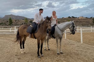 Bordeaux: Private Horseback Ride + Wine Tasting + Picnic