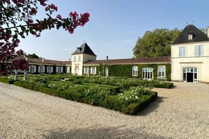 Bordeaux: Saint Emilion Village with Chateaus & Wine Tasting