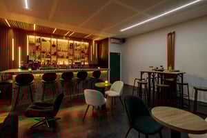 Cocktail classes with a professional (hands-on workshop)