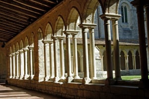 Full-day Saint-Emilion: Village, Undergrounds and Châteaux