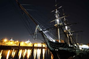 Boston: North End Night Tour with Dinner Experience