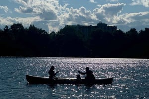 Newton: Charles River Canoe Rental