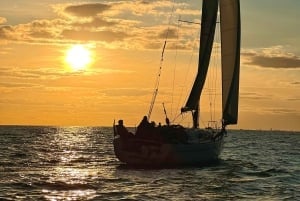 Brighton: Sunset Sailing Cruise with a Glass of Wine