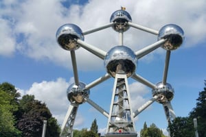 Brussels: Atomium Ticket & Digital Tour with a City Walk