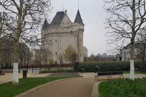Brussels: Halle Gate Ticket & City Audio Tour