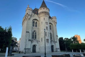 Brussels: Halle Gate Ticket & City Audio Tour