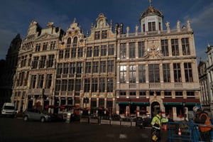 Brussels: Walking Tour from Central Station to Manneken Pis