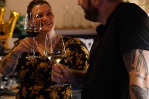 Degustazione di 8 vini ungheresi in un accogliente wine bar nel centro città