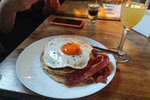 Budapest: 4-timers bundløs brunch med cocktails og håndværksøl