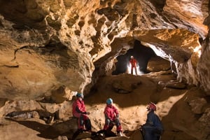 Budapest: Adventure Caving Tour with Guide