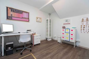 Budapest: Juego de escape room, Cirugía secreta