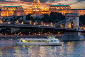Budapest: Evening Cruise and Dinner with Welcome Drink