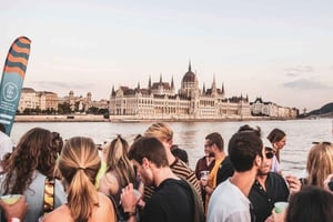 Budapest: crociera Lotus con Aperol e bevande illimitate