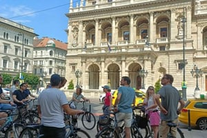 ユネスコ世界遺産を巡るブダペストの楽しいガイド付き自転車ツアー