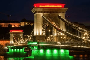 Budapest: GLOW sightseeing-cruise / velkomstdrink (valgfritt)