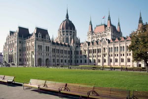 Budapest: Grand City Tour with Parliament Visit