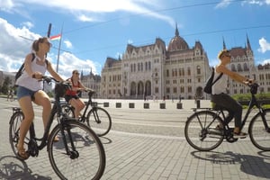 Budapest: tour guiado en bicicleta y bicicleta eléctrica con goulash