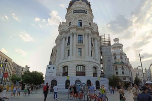 Budapeste: passeio de bicicleta tour guiado com experiência Langos