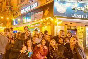 Budapest: tour guidato dei pub con giochi e 6 shot