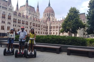 Budapest: Tour in Segway del quartiere del castello con guida dal vivo
