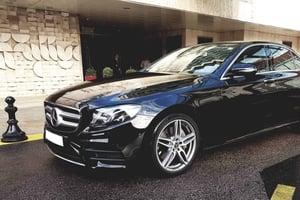 Будапешт: трансфер из аэропорта на роскошном автомобиле MB E-Class