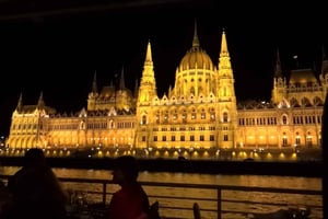 Budapest : Visite nocturne à pied avec croisière fluviale et vin