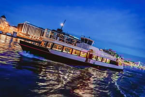 Budapest: Premium Sightseeing Cruise with Tokaj Frizzante