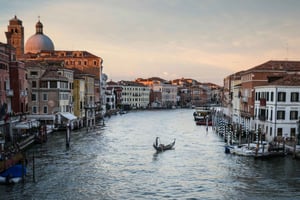 Budapest: Privat transfer till Venedig eller Venedig till Budapest