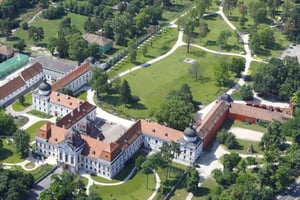 ブダペストシシィ宮殿見学とハンガリーホースショー＆昼食