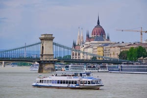Budapest: By Night Sightseeing Cruise with Welcome Drink