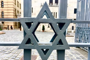 Jødisk kulturarvstur: Synagoger, sko, hemmeligheter og flódni