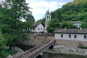 Z Wielkiego Tyrnowa: jaskinia Bacho Kiro i wioska rzemieślnicza Etar