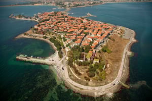 Nessebar: Guided Tour in English with Wine Tasting