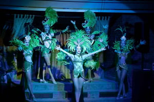 Sveti Vlas: ristorante Khan's Tent con musica e trasporto