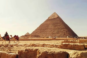 Cairo: Kameltur til Giza-pyramiderne og tur til det egyptiske museum