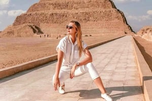 女性ガイド付きピラミッド、メンフィス、サッカラの日帰り旅行
