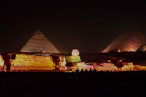 Fra Cairo: Tur til Giza-pyramiderne med lysshow og transfer