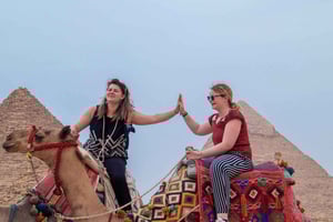 Giza: visita guiada por mujeres a las pirámides y al Museo Egipcio