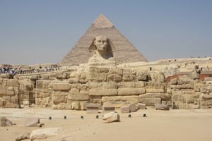 Hurgada: excursión de 1 día a El Cairo en avión, pirámides, esfinge y museo