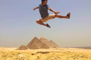 カイロ：プライベート・ピラミッド、博物館、バザールツアー（ランチ付き）