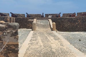 Boa Vista: Motoryacht Trip with Fishing, Snorkel, Beach BBQ