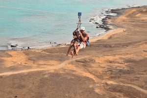 カーボベルデのジップライン - セラ・ネグラ上空を時速100キロで急上昇