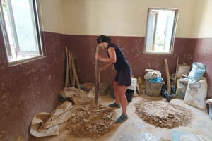 Create your own artesanal pottery with locals