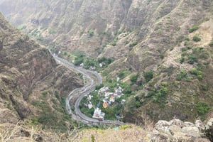 Santo Antao: Hike from Ribeira da Torre to 'Cha de Mato'